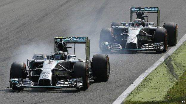 Hamilton consiguió la victoria en Italia. Su compañero de equipo y líder general , Nico Rosberg, lo escoltó.