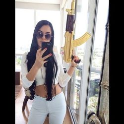 [FOTOS] Curvas y armas: Las mujeres del narco poder en México