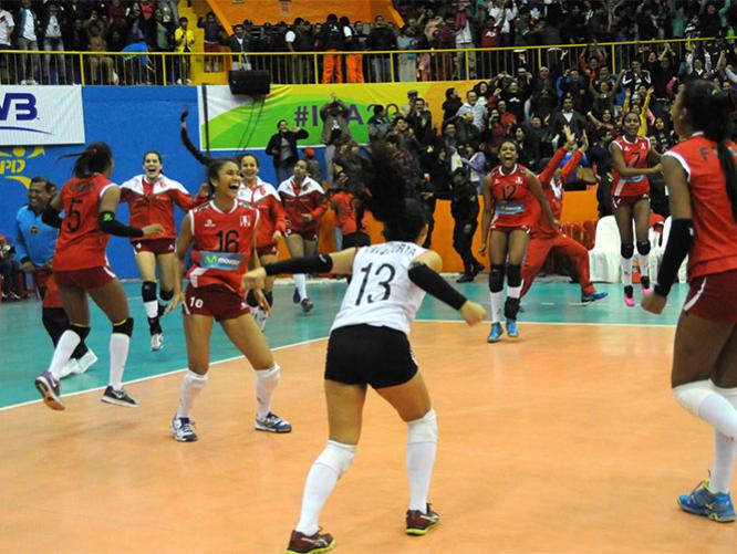 Las muchachas peruanas celebraron eufóricamente el gran triunfo sobre Argentina.