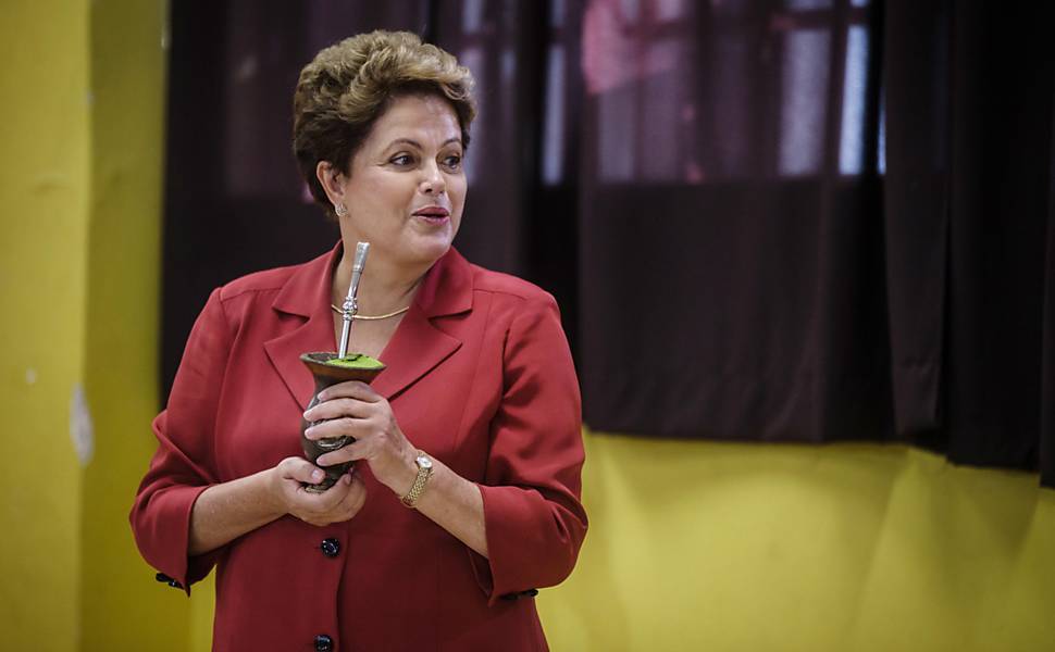 Dilma Rousseff gana las elecciones en Brasil tras derrotar a Aécio Neves