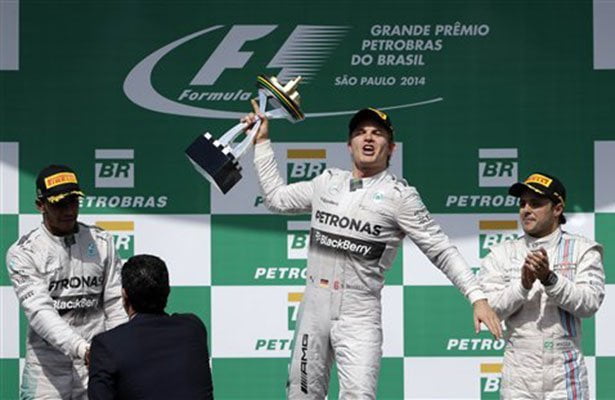 Nico Rosberg ganó en Interlagos y el campeonato mundial se definirá en Abu Dhabi.