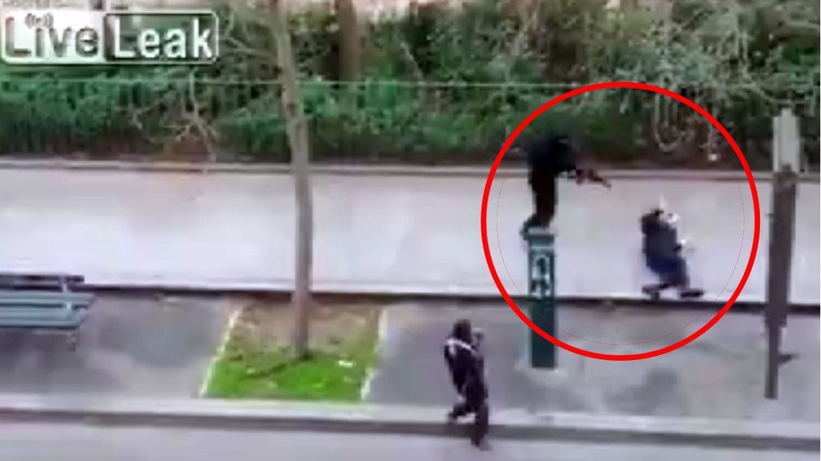 [VIDEO] Terrible: Así ejecutaron terroristas musulmanes a policía herido en Francia