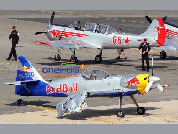 Impactante: Dos aviones de Red Bull chocan en el aire [VIDEO]