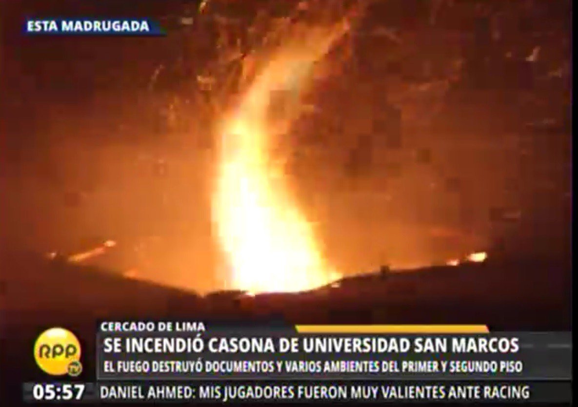 Incendio destruye casona de universidad de San Marcos en Lima