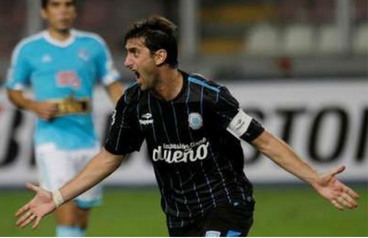 Milito celebró el primero tras un penal cometido por Revoredo.