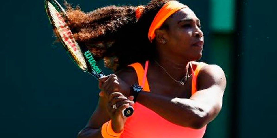 Serena Williams continúa firme en Miami.