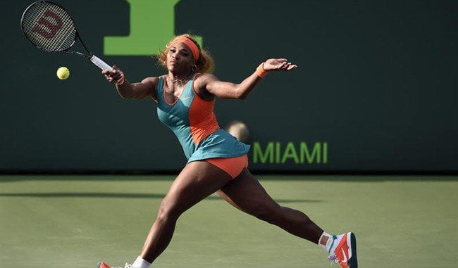 Serena Williams empezó con pie derecha su defensa del título de Miami.