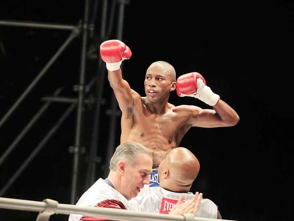 Carlos Zambrano logró el campeonato mundial de box en la categoría pluma.