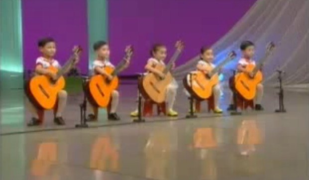 Impactante: Estos niños guitarristas te sorprenderán [VIDEO]
