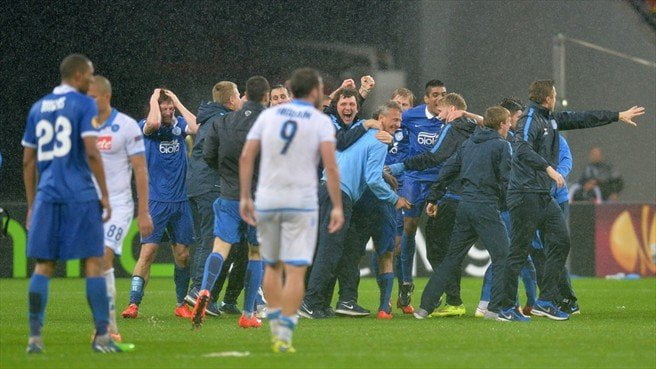 El Dnipro celebra su histórica clasificación a una final de Europa.