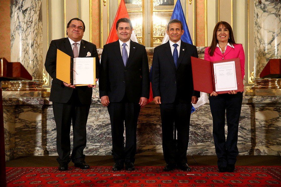 El TLC bilateral entre Perú y Honduras se firmé con la presencia de ambos mandatarios.