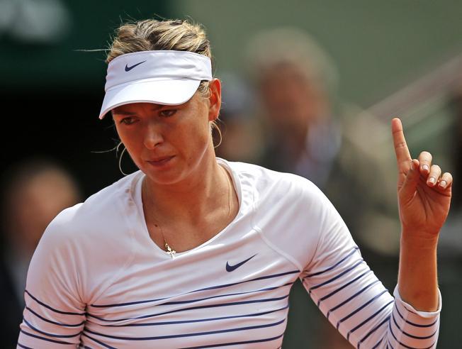 La vigente campeona de París, María Sharapova, fue eliminada de París.