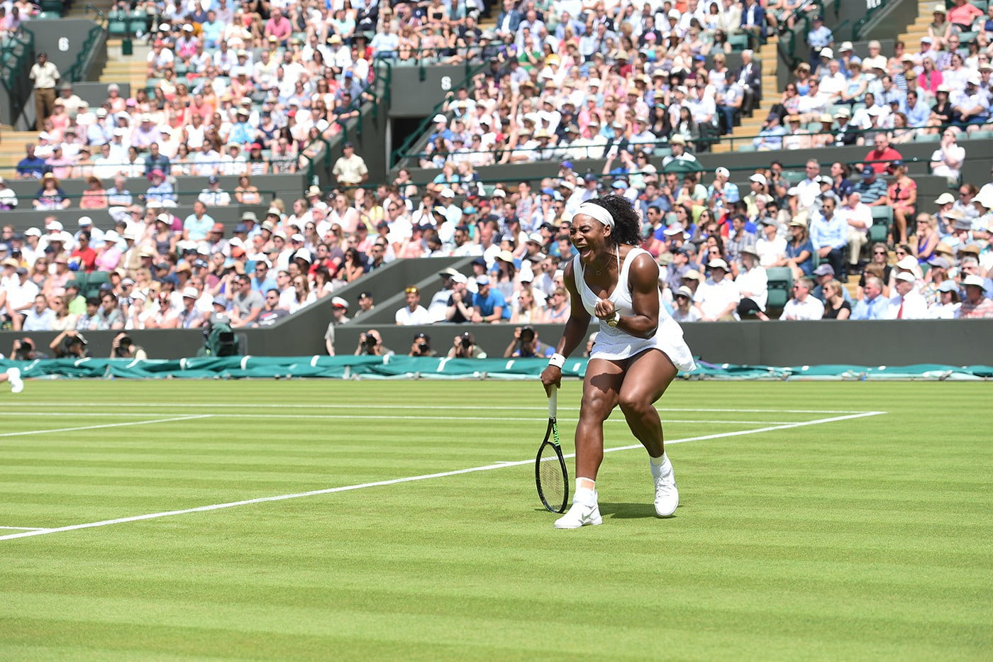 Serena Williams ganó en el inicio del Grand Slam londinense.