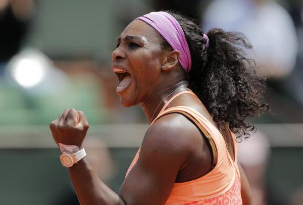 Pese a su malestar gripal, Serena Williams avanzó a la final.