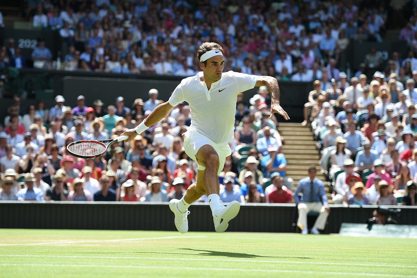 Federer nuevamente impuso su jerarquía sobre la hierba de Londres.