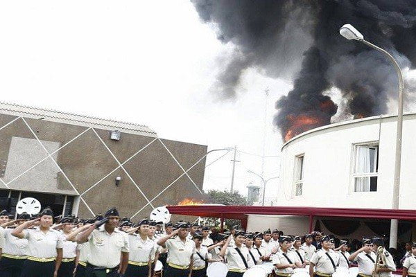 FOTO EXPRESO / Así fue la explosión en graduación del INPE que dejó varios heridos (VIDEO)