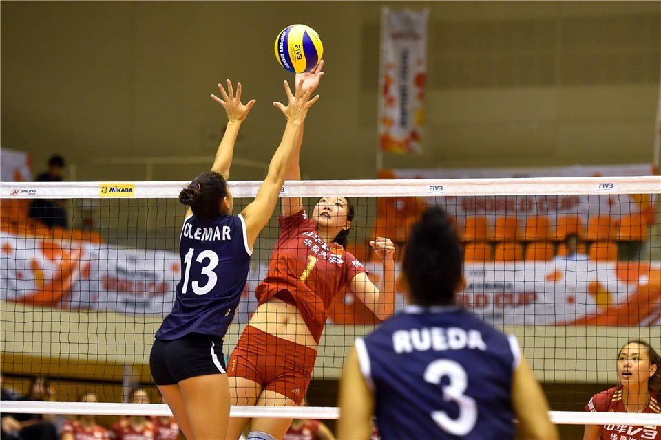 Perú sumó su cuarta derrota consecutiva y sin ganar set alguno.