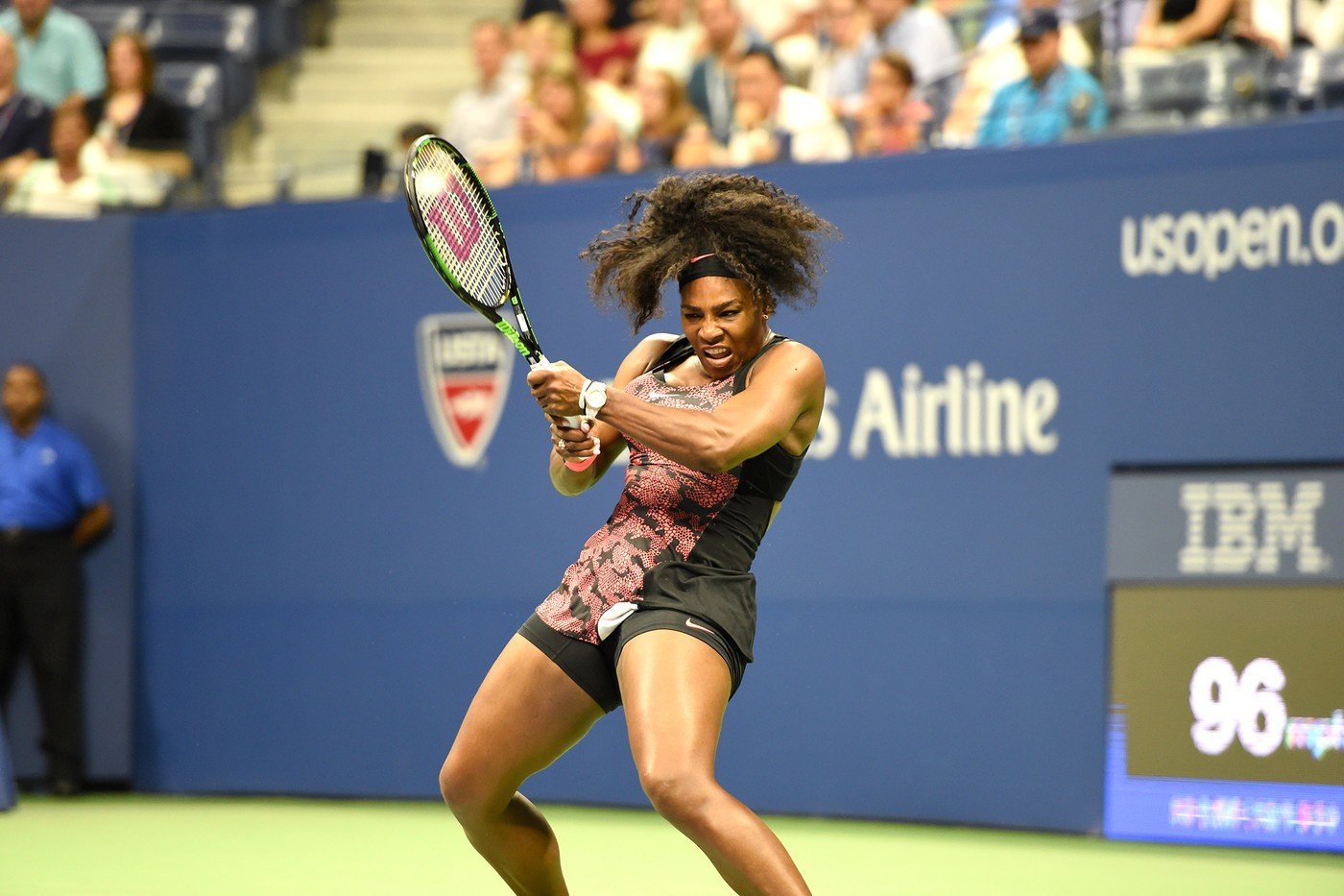 Serena Williams no transpiró en el debut del US Open.