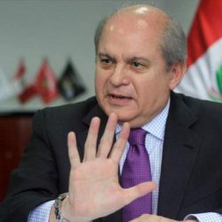 Gobierno resignado ante posible censura de ministro Adrianzén