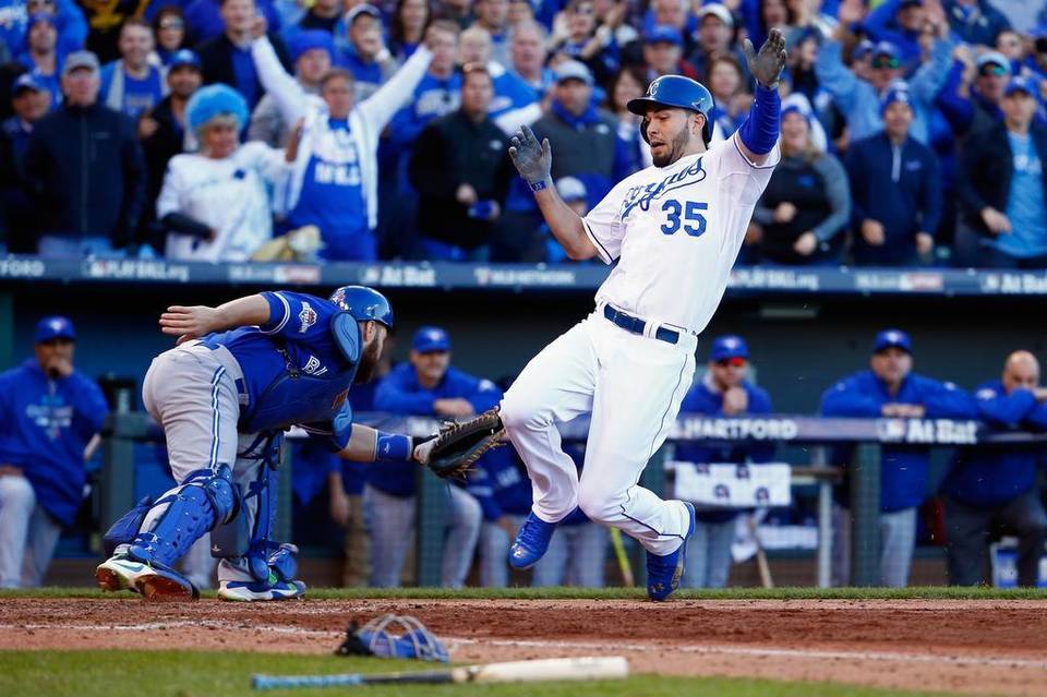 Eric Hosmer produjo dos carreras y un remolque en la victoria de Kansas City.