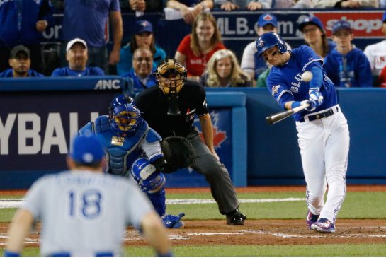 Troy Tulowitzki bateó un doble que remolcó tres carreras a favor de Toronto.