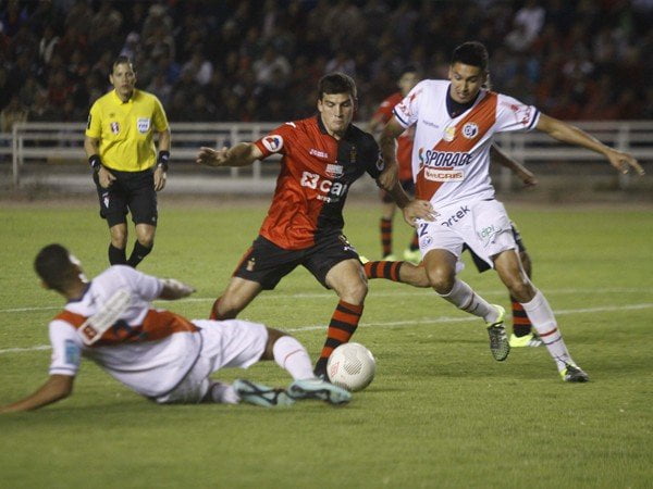 Melgar no pudo con Municipal en Arequipa.