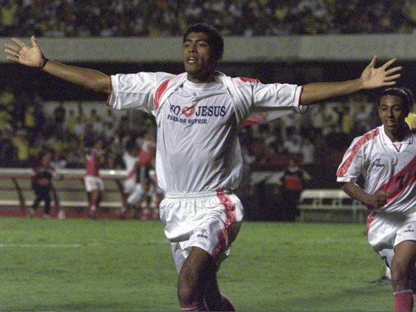 Juan Pajuelo anotó el gol del empate ante Brasil  en Sao Paolo por el proceso clasificatorio al Mundial Corea del Sur-Japón 2002.