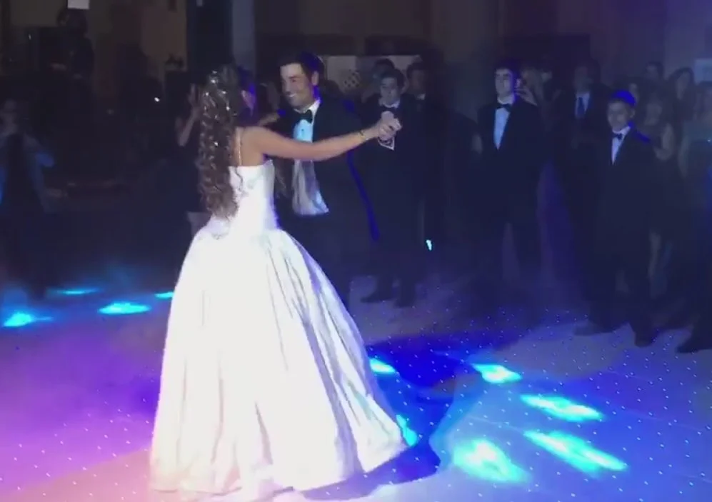 Chayanne sorprende con baile junto a su hija quinceañera (Facebook)