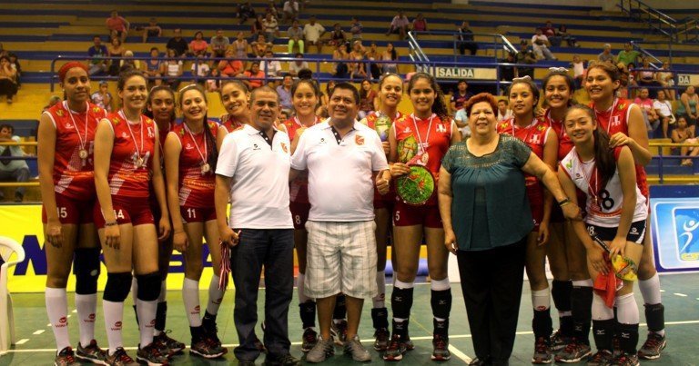 El sexteto bicolor infantil se consagró campeón sudamericano de forma invicta.