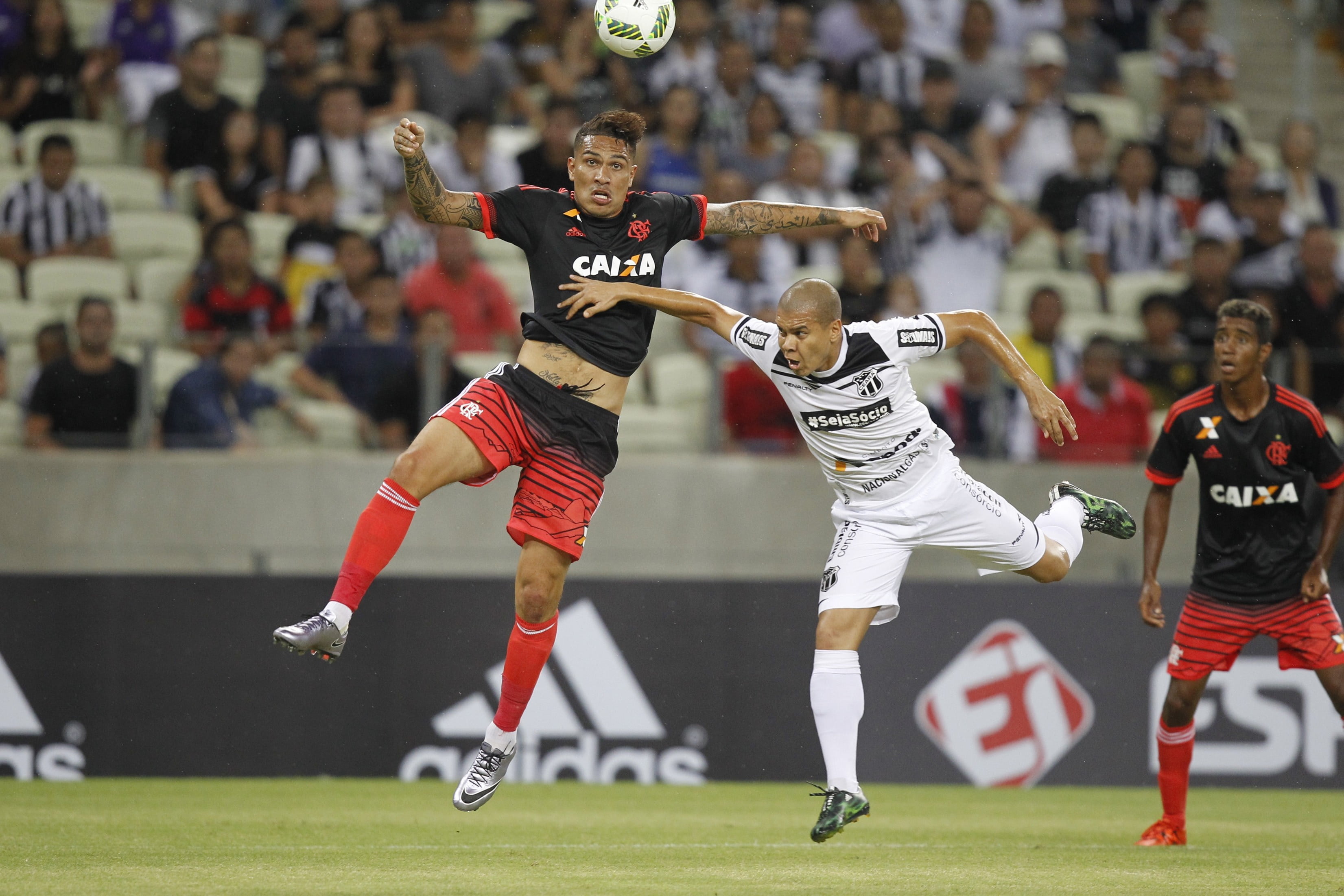 El peruano Paolo Guerrero no tuvo éxito en su primer compromiso del 2016 con Flamengo.