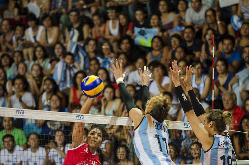 Las argentinas fueron superiores al representativo peruano.