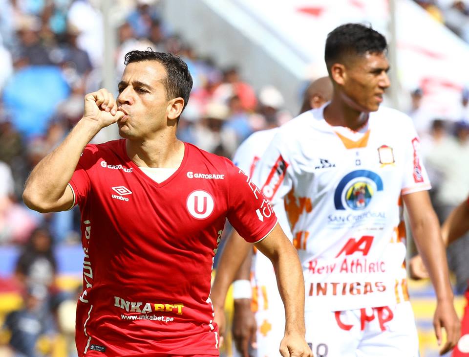 Guastavino anotó tres goles en la victoria de la “U”.