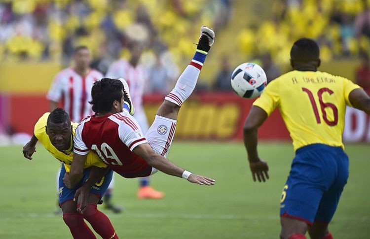 Ecuador rescató un empate en su cancha frente al duro Paraguay.