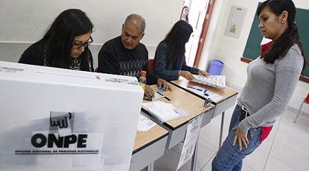 JNE destaca apoyo de jóvenes voluntarios para fiscalizar elecciones