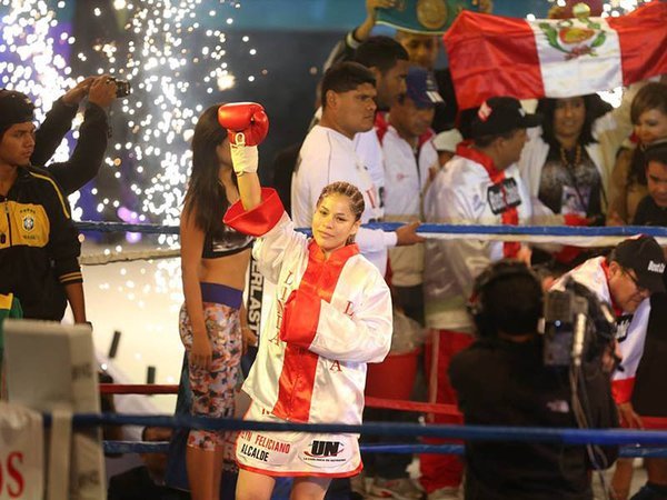 Linda Lecca pasó de tener la condición de campeona mundial supermosca interina a ABSOLUTA.