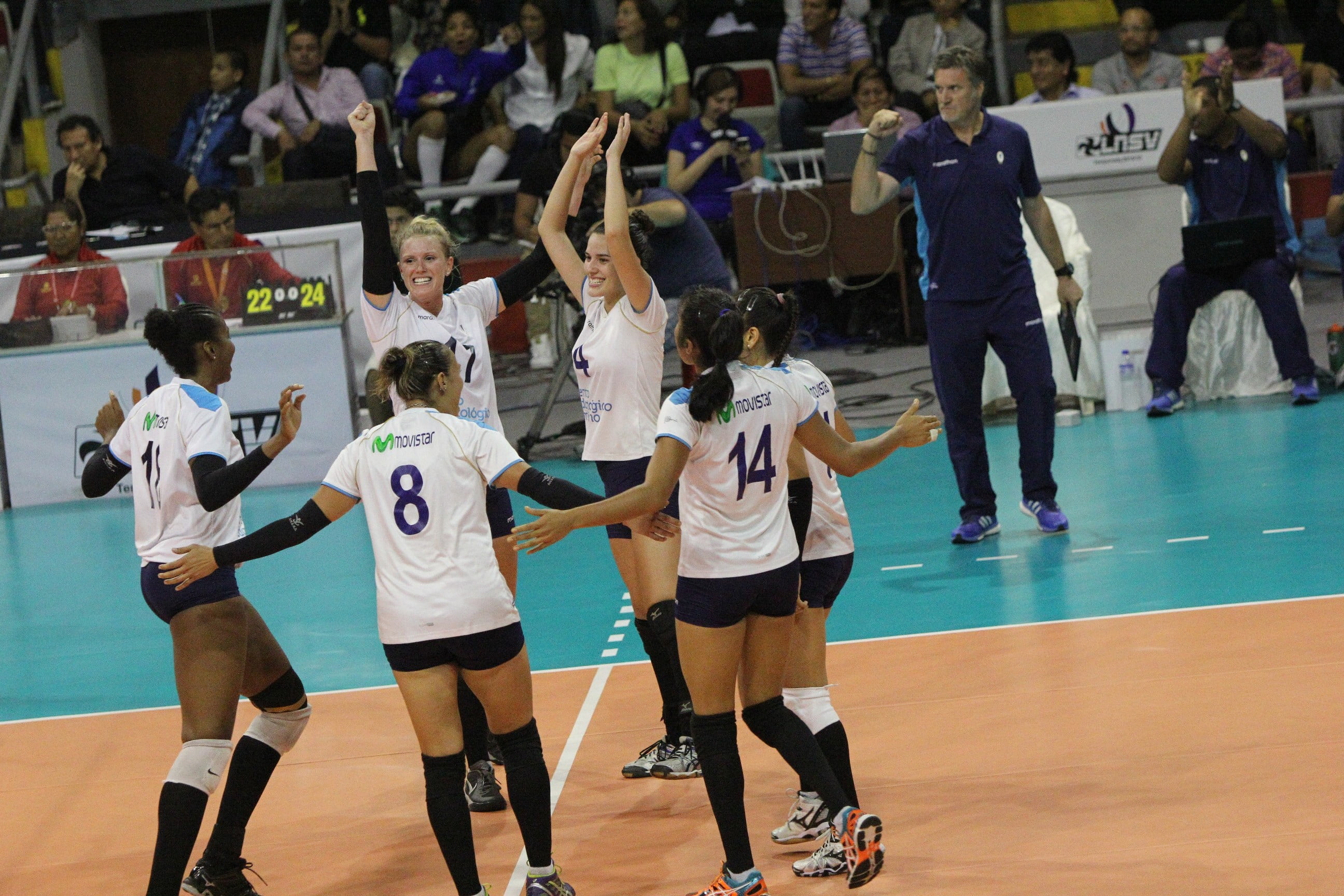 Regatas quedó a un triunfo de consagrarse campeón nacional de voleibol.