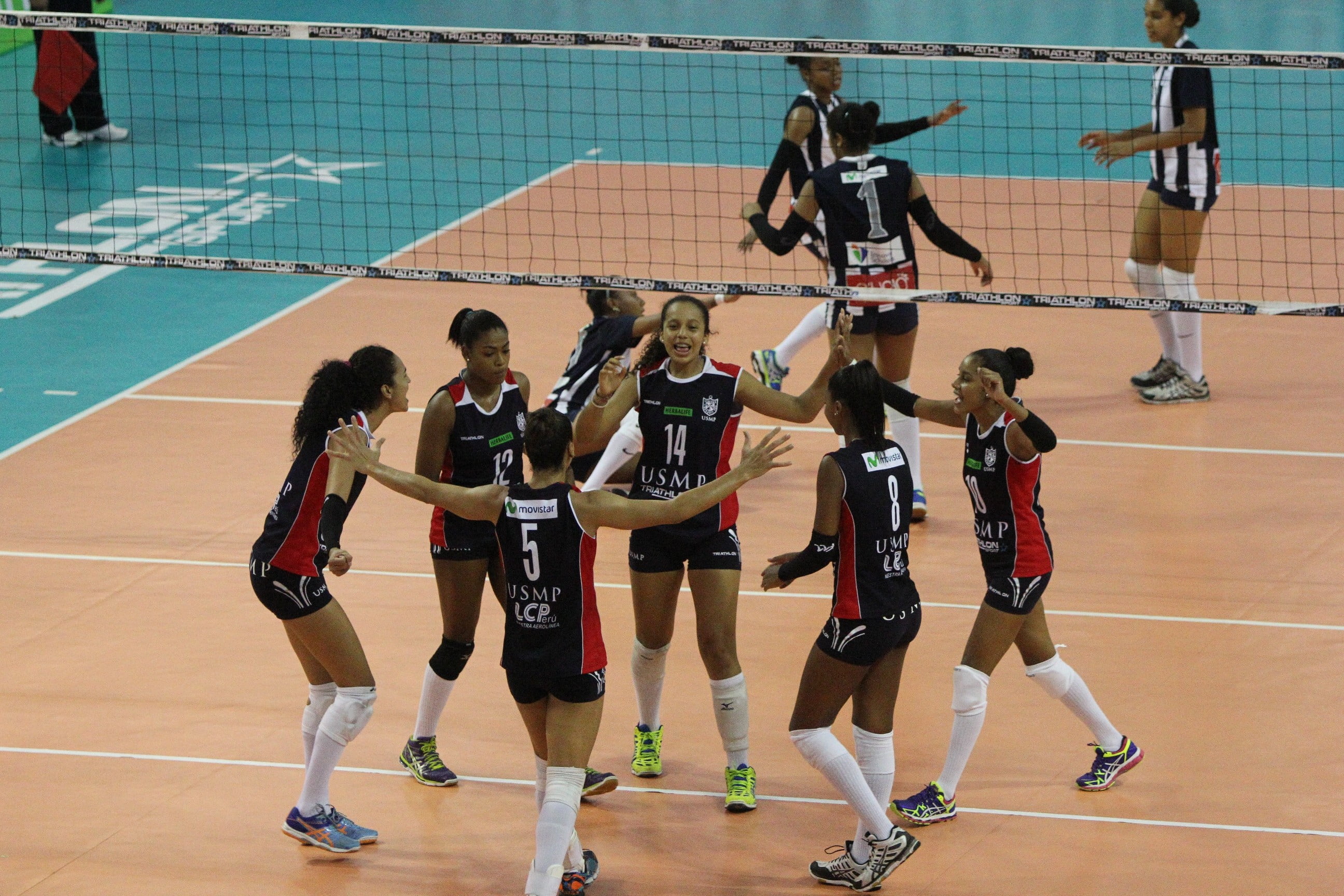 La U. San Martín sigue en carrera por el tricampeonato de voleibol peruano.