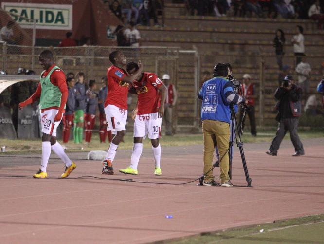 Juan Aurich celebró ante el puntero del Descentralizado.