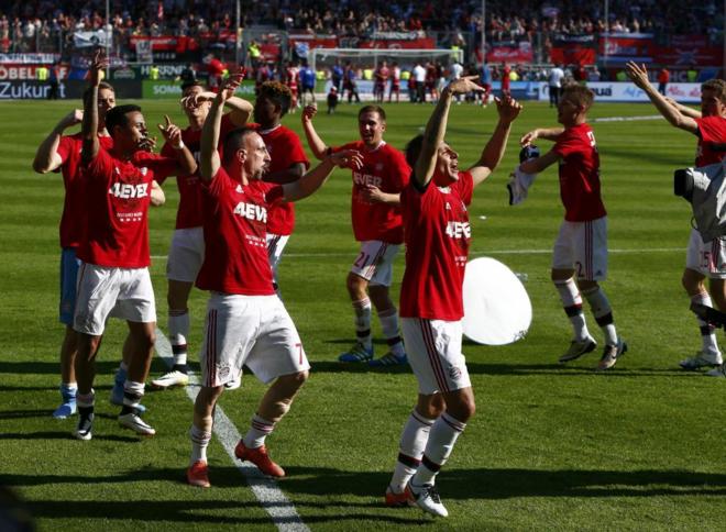 Por primera vez en la historia del fútbol alemán, un club (Bayern Munich) logra un tetracampeonato.