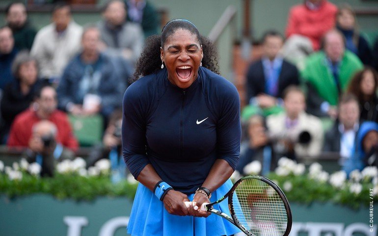 Gran grito de Serena Williams por sacar adelante un compromiso difícil.