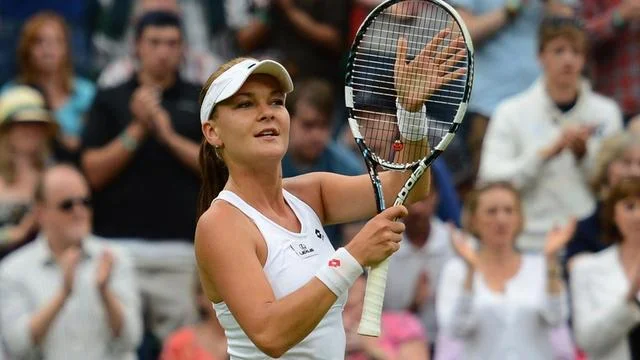 Radwanska avanzó a otra instancia de Wimbledon.