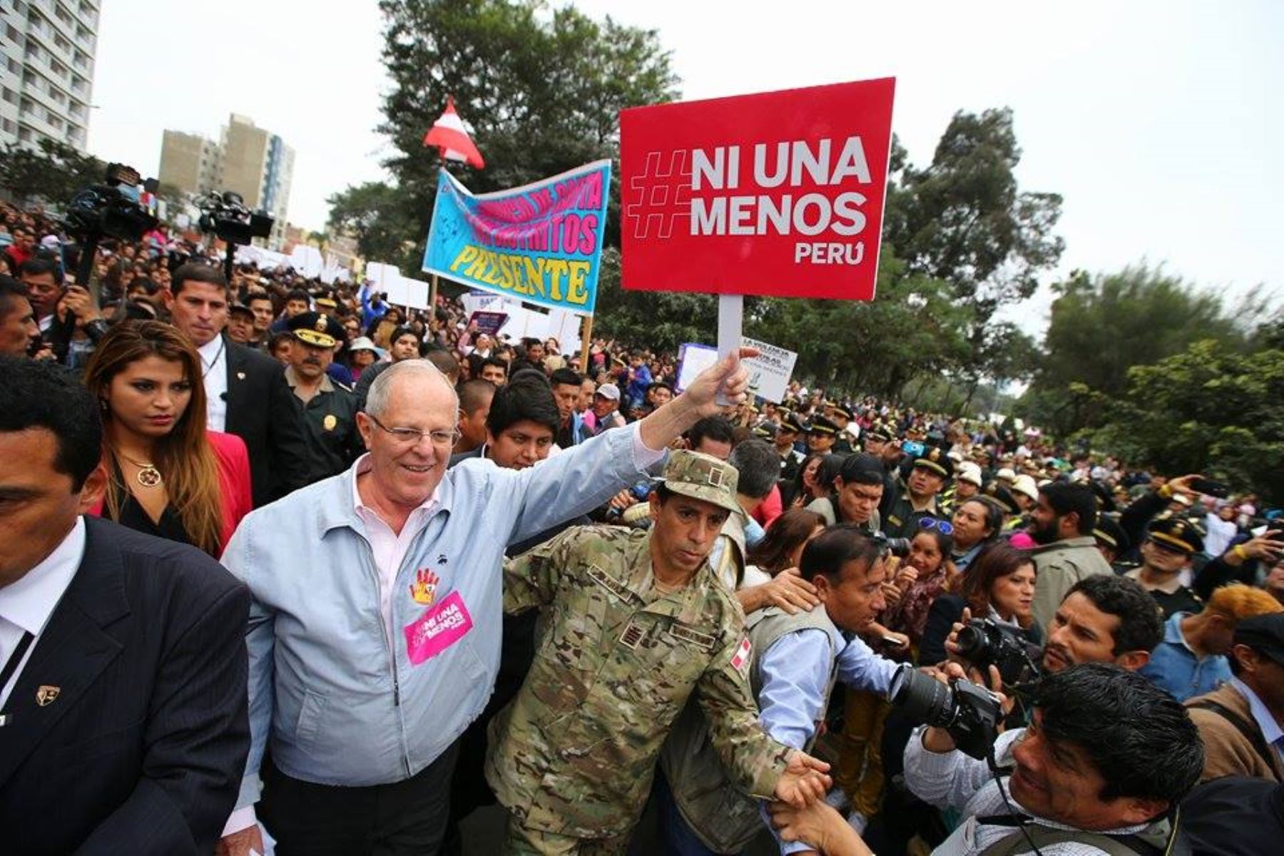 #NiUnaMenos y PPK (Foto Andina)