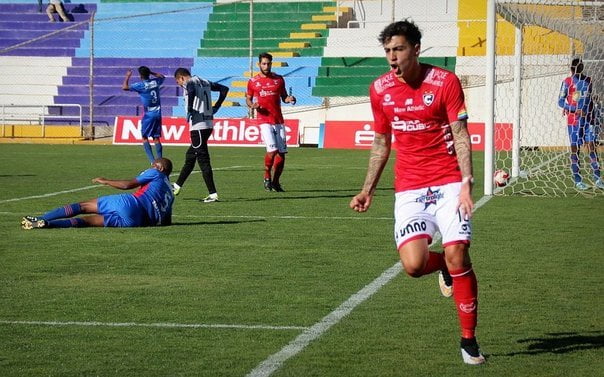 El ecuatoriano Andrade fue uno de los artífices del triunfo del líder Cienciano.