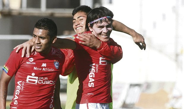 Cienciano alcanzó el primer lugar del ascenso sin jugar.