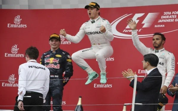 Rosberg celebró en Japón su novena victoria del año.