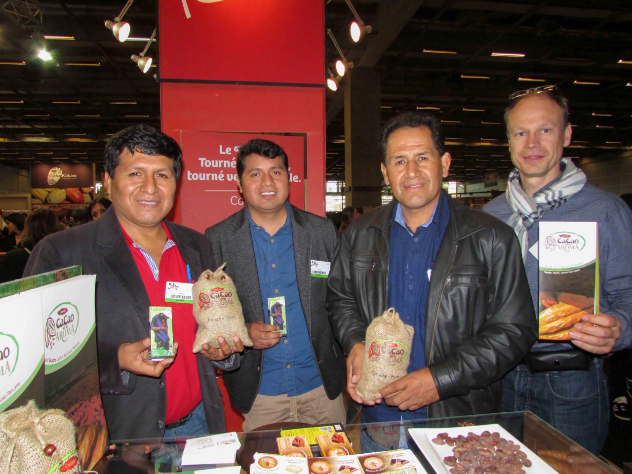 Productores y exportadores peruanos  exhibieron la calidad de nuestro cacao y chocolate en París.