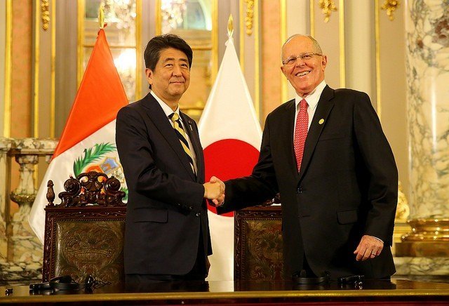 El presidente Kuczynski recibió  en Palacio de Gobierno al primer ministro japonés.