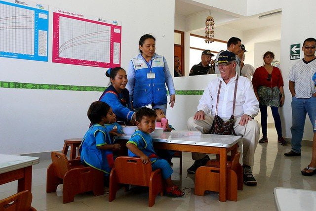 Presidente Kuczynski departió un grato momento con niños y niñas de Ucayali.