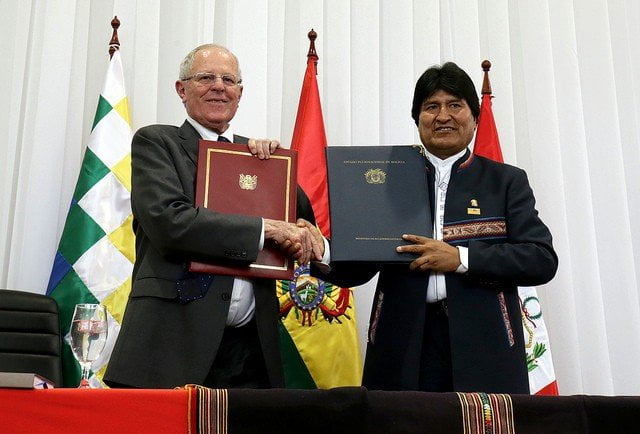 Los mandatarios Kuczynski y Morales suscribieron el acuerdo de integración en la ciudad boliviana de Sucre.