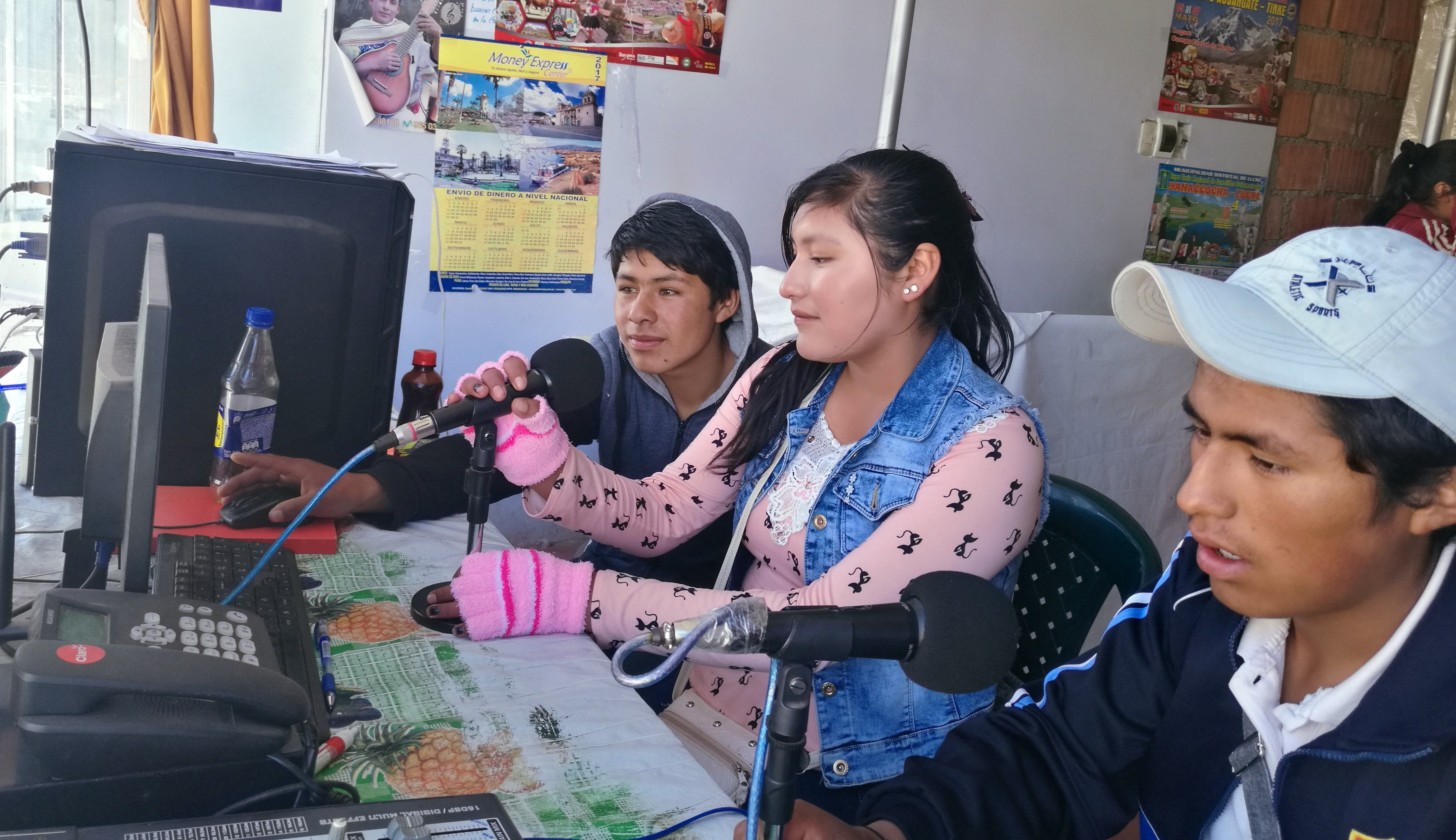 ESCOLARES QUECHUAHABLANTES DE CUSCO SE DESEMPEÑAN COMO CORRESPONSALES DE PROGRAMA DE RADIO CONTRA TRATA DE PERSONAS